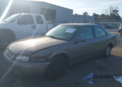 1999 Toyota Camry Le z USA, uszkodzony, nr VIN 4T1BG28K9XU593698